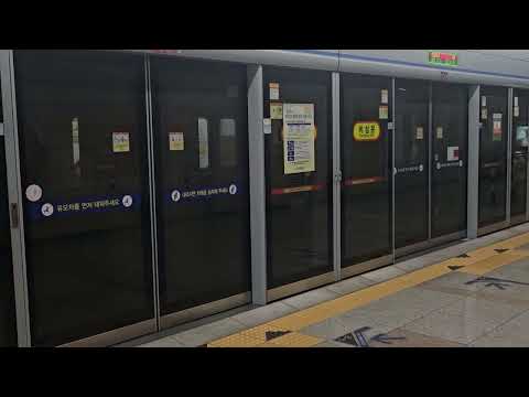 인천1호선 검단호수공원행 106편성 부평시장역 진입