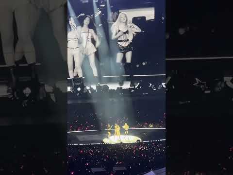[2/3] #blackpink “SHUTDOWN” live from Barcelona #deadlineworldtour