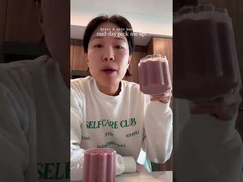 Smoothie for glowing skin &amp; big brain health 🍓🧠 Erewhon dupe (but better!!)