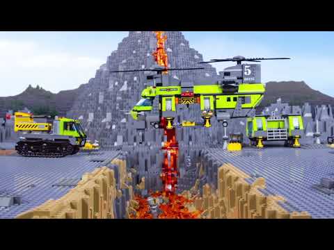 Çocuklar oyuncak blok kutularıyla oynuyor