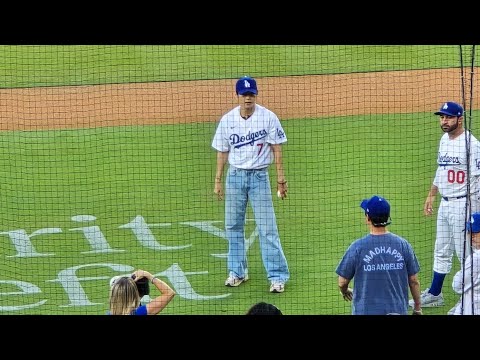 BTS Taehyung ( V ) Ceremonial First Pitch @ Dodgers Stadium 20250825