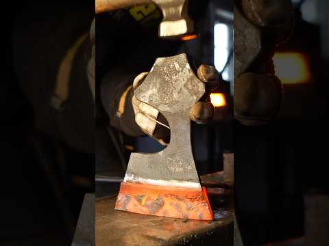 Adding a Damascus Edge to an Axe – the Unusual Way