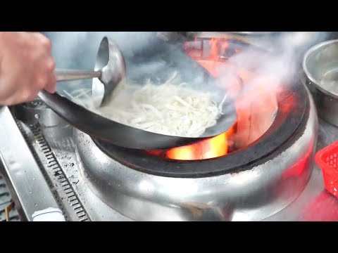 大廚功架紮實【經典炒河大集會】#菜遠牛肉 #豉椒排骨 #乾炒牛河 鑊氣十足/Classic wok gas stir-fried beef & rib noodle gathering !