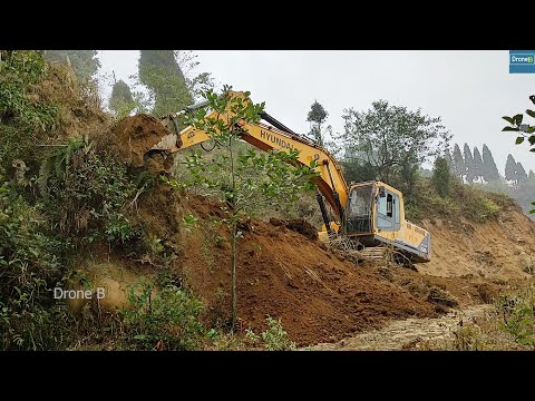 An Excavator for this Remote Mountain Road Building is a Boon for Remote Mountain Villagers