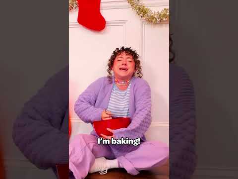 I'M BAKING! | Ellie Sparkles Show : Shorts