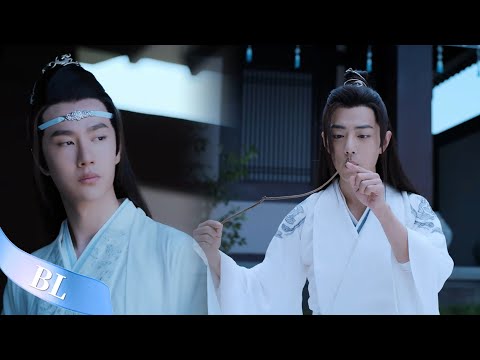 Wang Yibo rushes to comfort his kneeling wife Xiao Zhan—only to find him playing with ants!