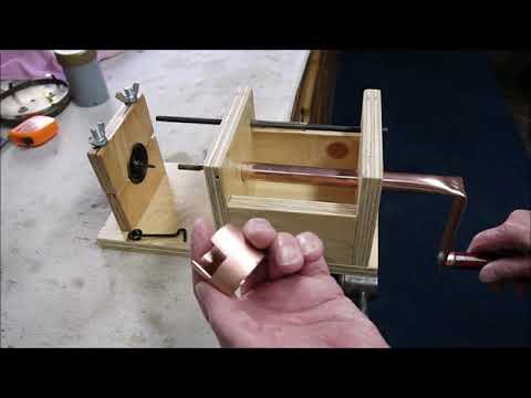 Clock Mainspring Winder for Clock Mainspring Repair: how to remove and install a barrel mainspring.