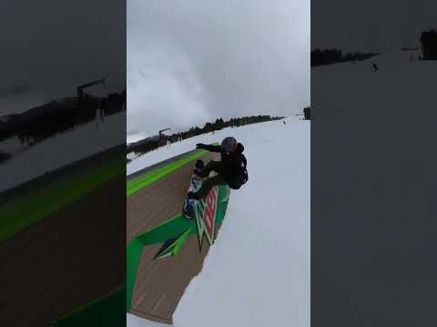 Carving on a wall ride #snowboarding #breck #halfpipe #snow