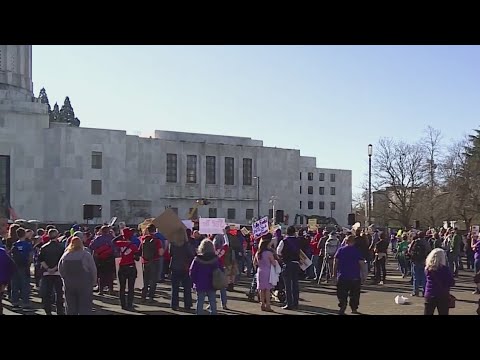 Hundreds gather for rally at Oregon’s capitol to fight for working families