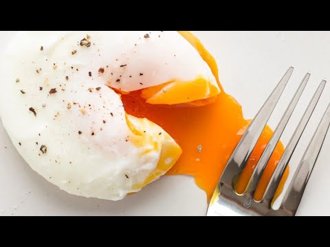 We make a poached egg in the Microwave 