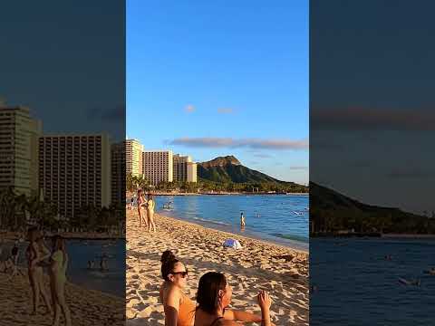 Walking towards Diamondhead on the beach in Waikiki 🌞 🌴 👙 #hawaii