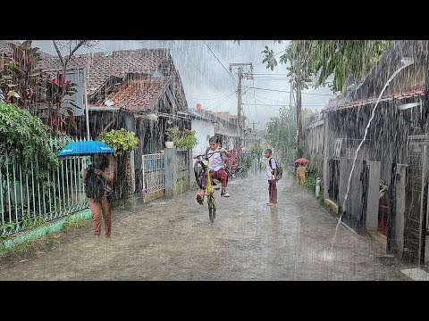 Super Heavy Rain doesn't stop in my village, thunderstorms, sleep soundly with the sound of rain