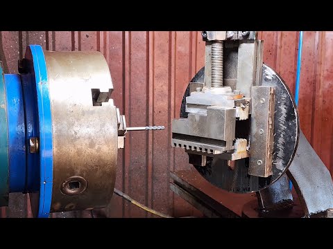 A clever idea created milling on a lathe to make threads easily.