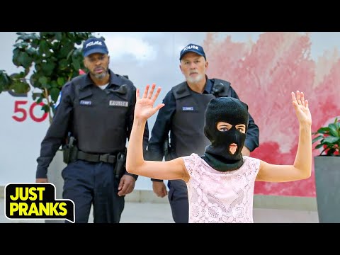 Kids tried to rob the bank 😂 | Just Pranks