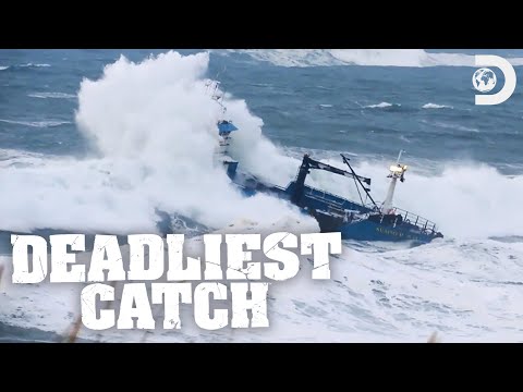 Most MONSTROUS Waves | Deadliest Catch | Discovery