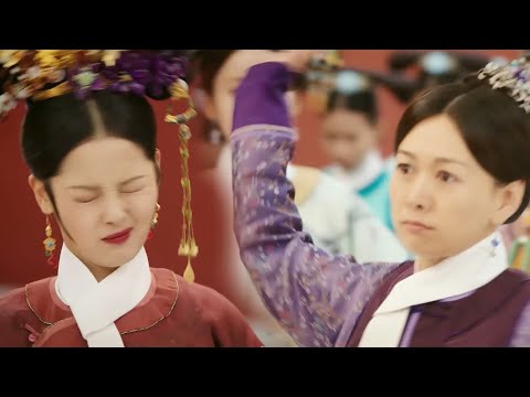 Concubine Jia frightened the queen while walking her dog, Rong Pei slapped her away