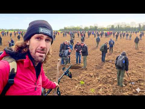 Joining 2000 People Metal Detecting for Treasure in England