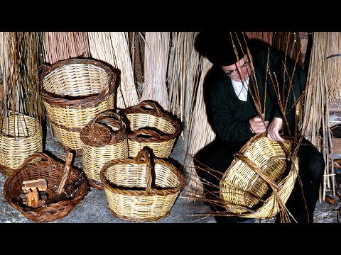 Handmade basketry with vegetable fibers. Confection of several pieces | Lost Trades | Documentary