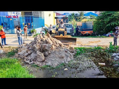 Nicely! Start project Landfilling by Best Driver KOMATSU D20P Pushing soil &5T Trucks unloading soil