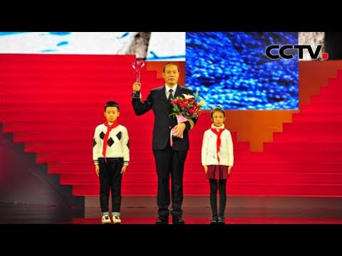 胆气亦英雄 危急时刻安全降落的英雄机长：刘传健 | CCTV [ 2018年度感动中国人物 ]
