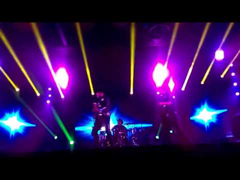 Bronco Grande de Caderas en vivo. Y que suena ésa guitarra mi carnal José Adán Esparza