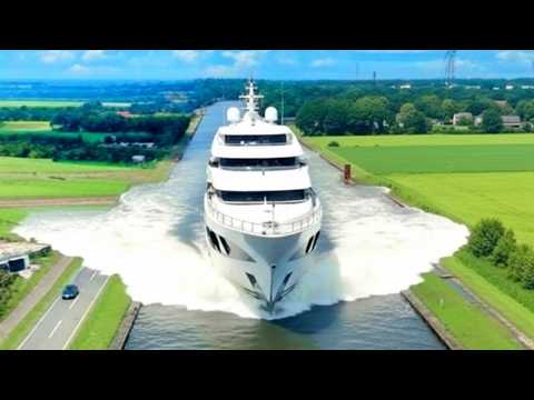 Idiots In Boats Caught on Camera