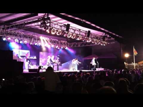 Foreigner - Kelly Hansen runs through the crowd - Great Frederick Fair - 9/22/12