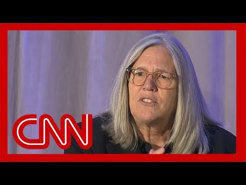 Ex-intel official explains what it's like to brief Trump