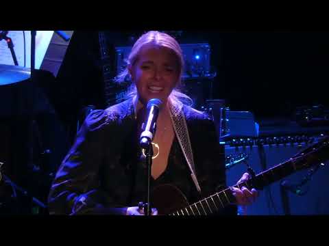 I'm WIth Her performs 'Only Love Can Break Your Heart' at the AmericanaFest Salute to Neil Youn