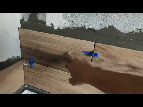 Часть-19.Кладка плитки в кухне на фартук! Как разметить под столешницу и как приклеивать плитку.