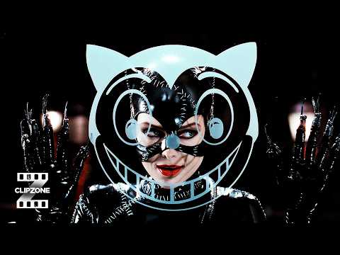 Batman Returns | Catwoman Makes An Impression On Batman | ClipZone: Heroes & Villains