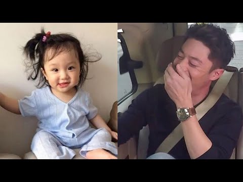 霍建华偷偷给女儿喂薯条,被林心如发现,小海豚急得飙出了台湾腔