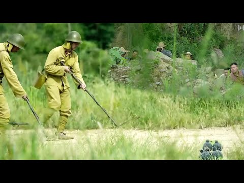 Japanese hunted down Chinese army but Chinese army sets landmines along the route, defeating them!