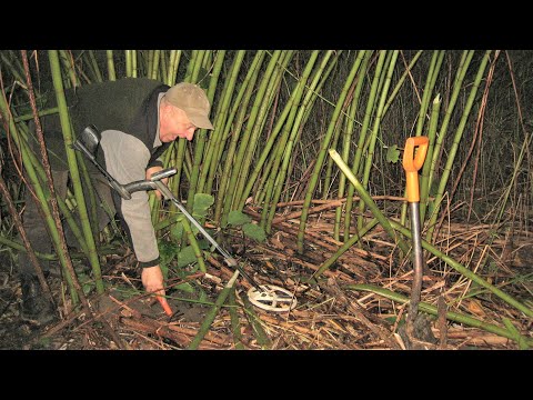 Желтые червонцы с пятаками - орал я на всю заброшку!!! Взорванная ж.д. станция