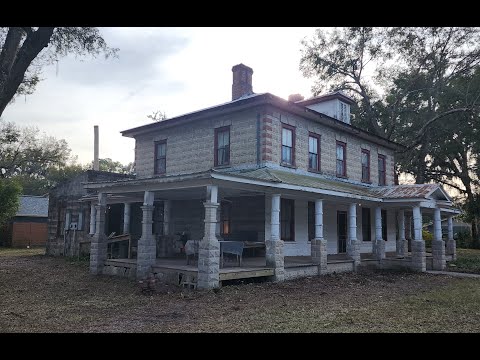 Ep5 Vinyl Siding the Back Wall of our 1907 Abandoned Home! Abandoned Mansion, Renovate, Fixer Upper