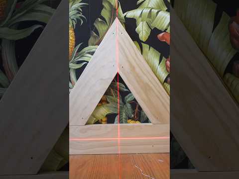 Best Floral Accent Wall EVER?! @lowes #diyprojects #wallpaper #lowespartner #ad