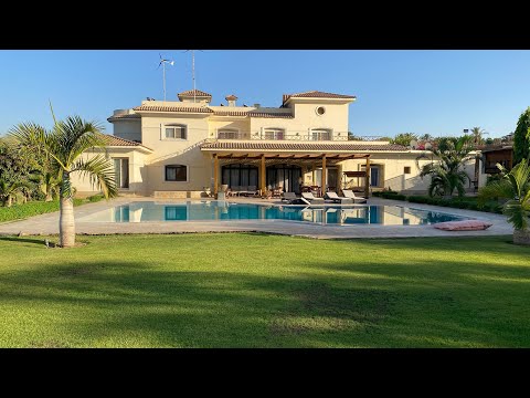 فيلا تحفه داخل كمبوند بالمنصورية {البيع بدون العفش }ًعلي مساحة فدان مباني 750 متر بدروم واول وثاني