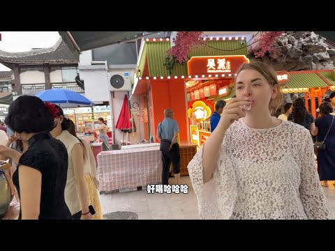 带比利时媳妇回国游玩第二站，苏州，小妮子老喜欢这种苏式园林了 比利时媳妇儿第一次来到了苏州，逛苏州园林，吃淮扬菜，看姑苏夜景，感叹苏州真的很漂亮！ #外国媳妇 #外国人在中国 #老外在中国