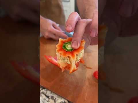How to cut a bell pepper 🫑 with zero waste. #knifeskills #kitchentips #cookingbasics #bellpeppers