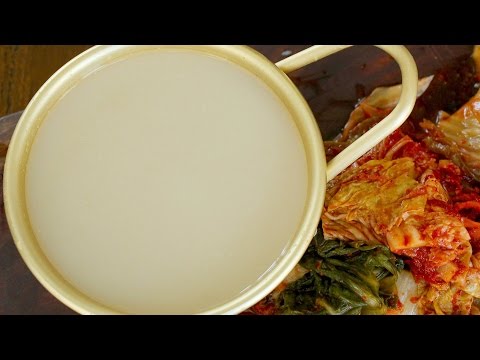 Makgeolli (Korean rice liquor: 막걸리)