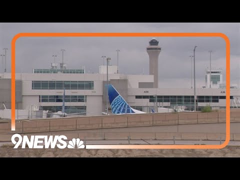 Air traffic controllers at DIA work without pay as government shutdown persists