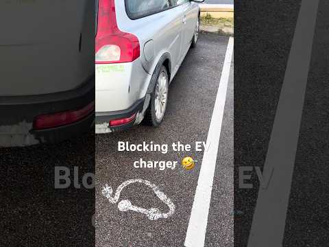 Blocking the charger 🤣⚡️🚗 #ev