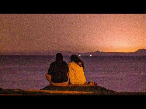 곁에 머물러 줘요. 더 멀어지지 말아요.