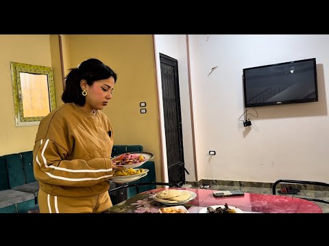 بتلم فضلات الاكل من بيت زوجها عشان توديه لابوها ياكله بدل ما ترميه فى الزباله