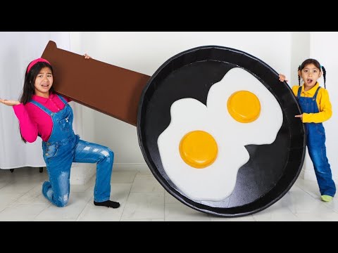 Maddie's Giant Food Toys Restaurant with Jannie and Kaden