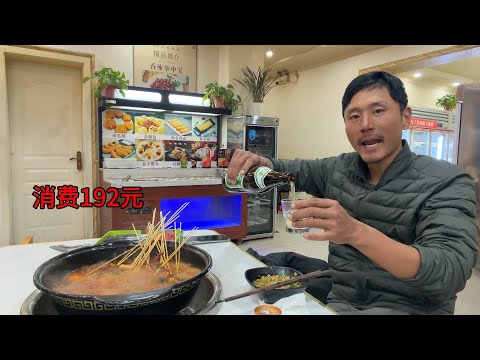 冬季骑行西藏，终于来到班戈县海拔4700米，晚上吃顿好的补补