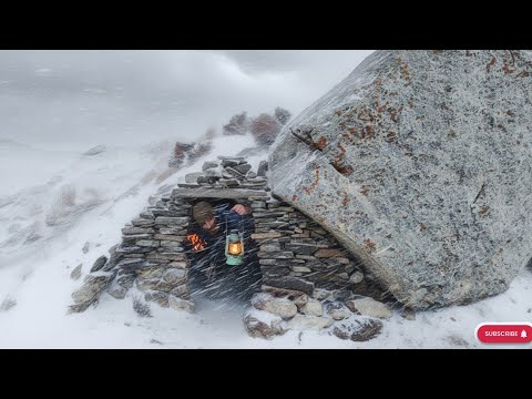 Caught in a winter blizzard/A strange and safe shelter in the snowstorm/I survived the extreme cold