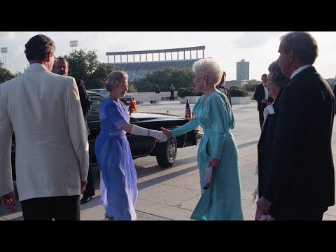 Defining Moments from the LBJ Library’s First 50 Years: A Visit From the Queen, 1991