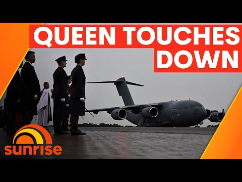 Queen Elizabeth II's coffin touches down in London | Sunrise