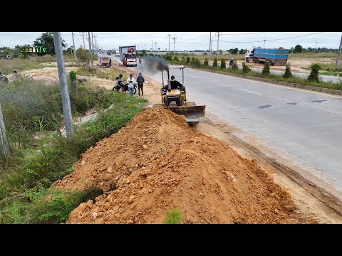 Be Careful, Skillful Driver Work! Bulldozer & 5-Ton Dump Trucks Moving Stone & Soil Smoothly
